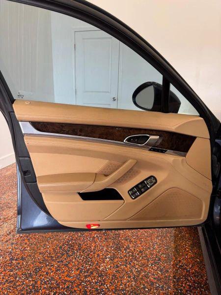 2015 Porsche Panamera 4