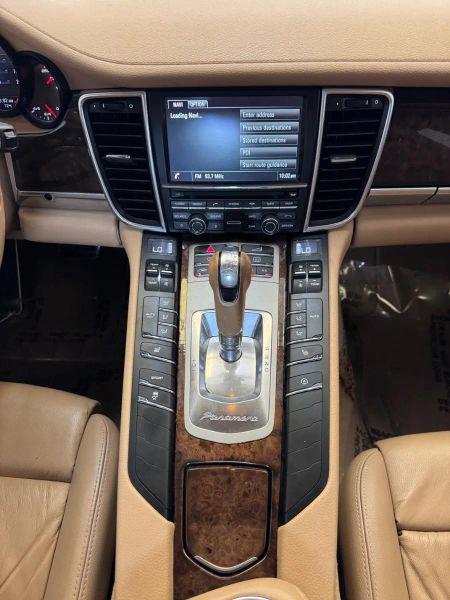 2015 Porsche Panamera 4