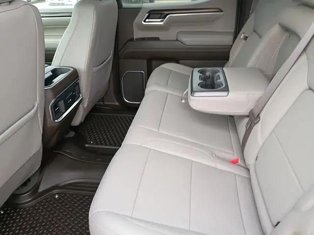 2023 GMC Sierra 1500 4WD Crew Cab Standard Box SLT