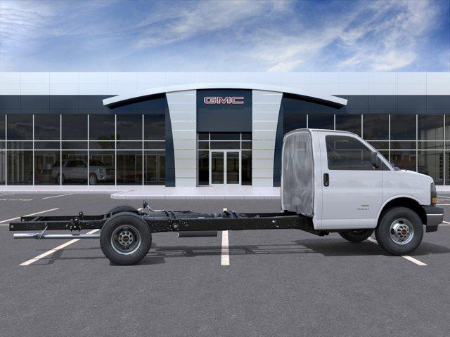 2025 GMC Savana Cutaway Work Van