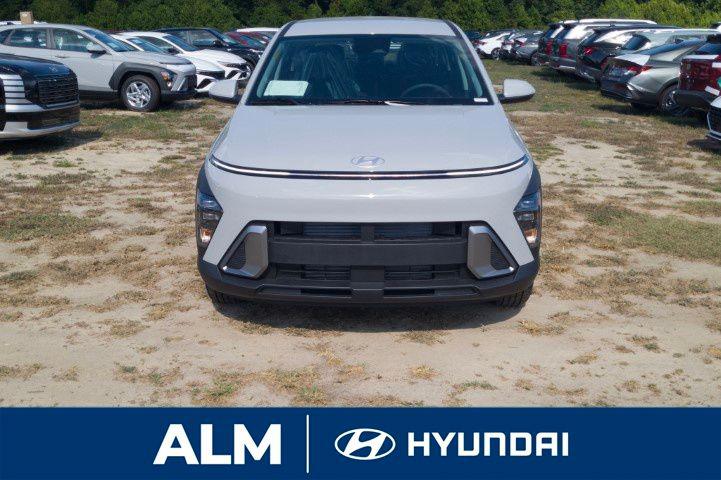 New 2026 Gray HYUNDAI SE FWD image 3