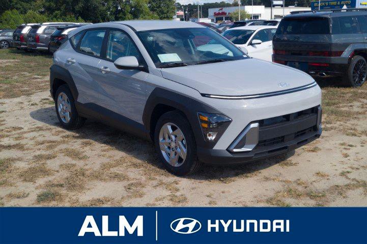 New 2026 Gray HYUNDAI SE FWD image 4