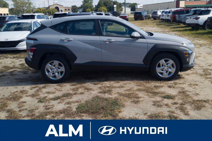 New 2026 Gray HYUNDAI SE FWD image 5