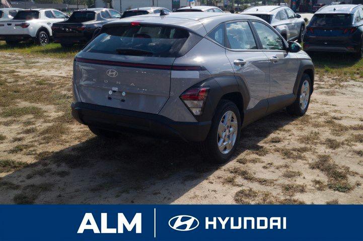 New 2026 Gray HYUNDAI SE FWD image 6