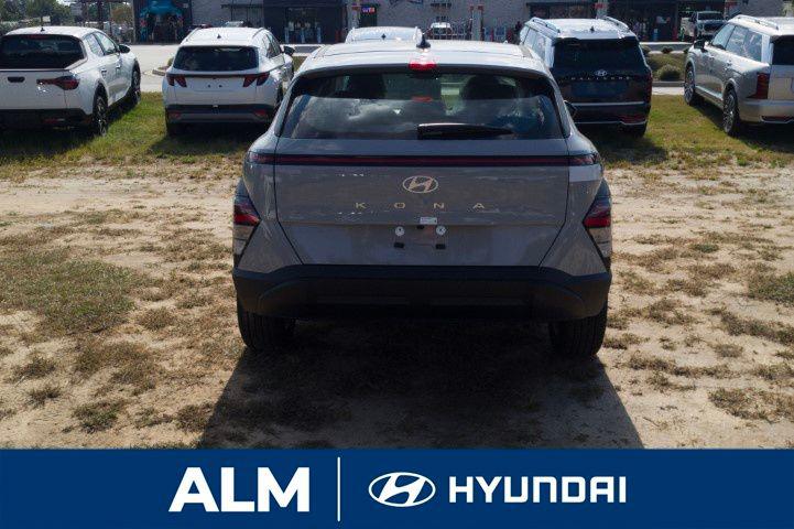 New 2026 Gray HYUNDAI SE FWD image 7