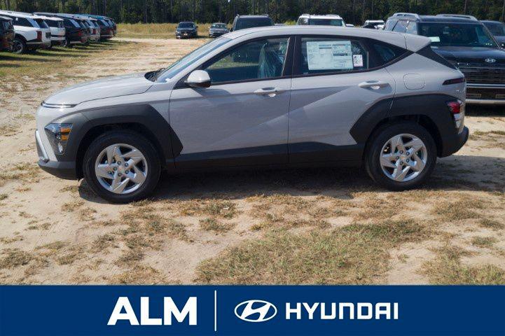 New 2026 Gray HYUNDAI SE FWD image 10