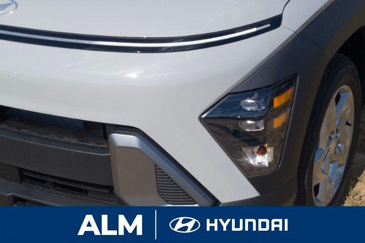New 2026 Gray HYUNDAI SE FWD image 11