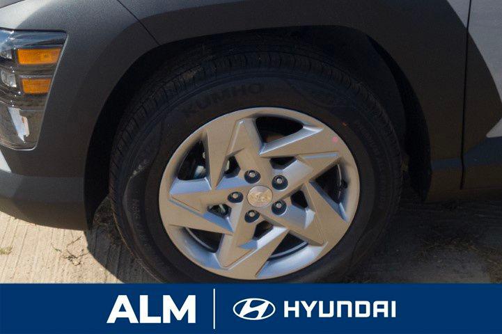 New 2026 Gray HYUNDAI SE FWD image 12