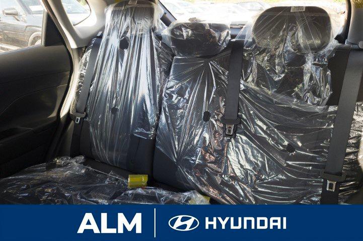New 2026 Gray HYUNDAI SE FWD image 15