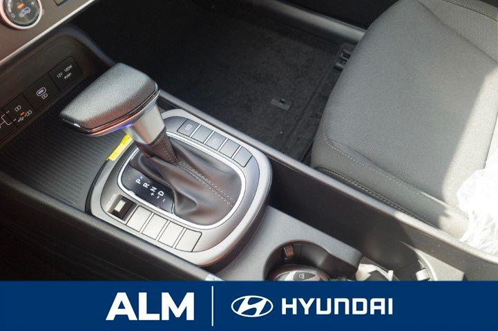 New 2026 Gray HYUNDAI SE FWD image 23