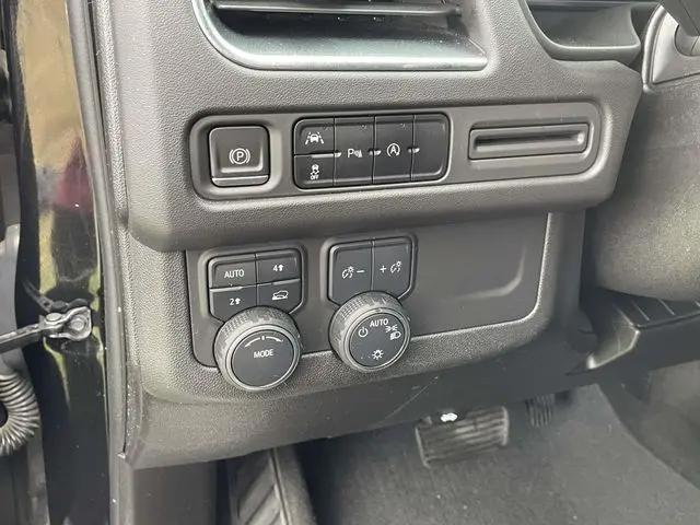 2023 Chevrolet Suburban 4WD RST