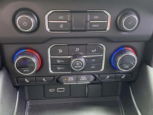 2023 Chevrolet Suburban 4WD RST