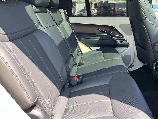 2023 Land Rover Range Rover P530 SE