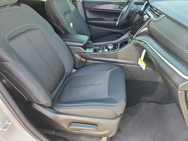 2026 Jeep Grand Cherokee Altitude 4x4