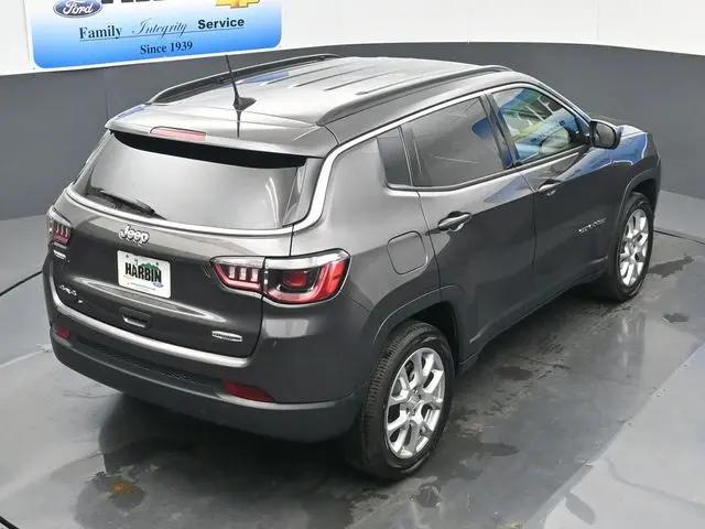 2023 Jeep Compass Latitude Lux FWD