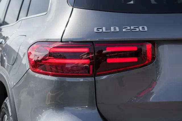 2026 Mercedes-Benz GLB 4MATIC