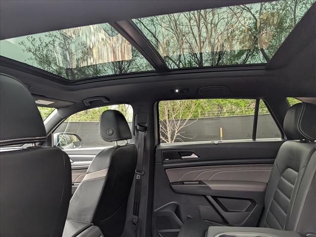 2023 Volkswagen Atlas Cross Sport 3.6L V6 SEL Premium R-Line