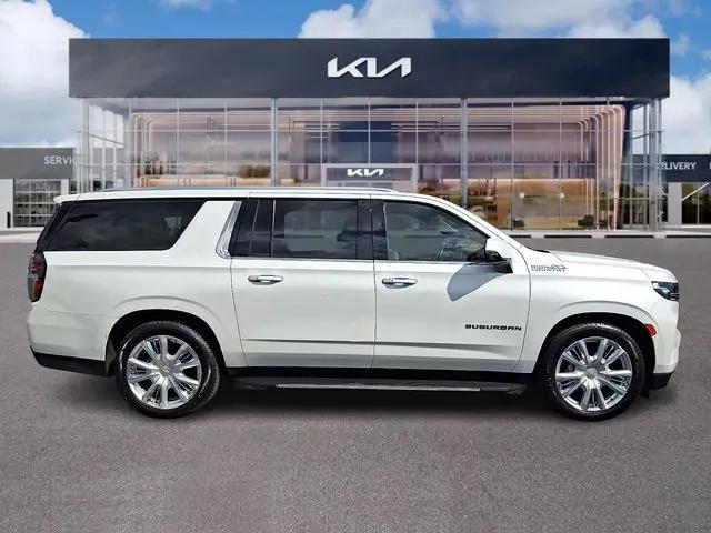 2022 Chevrolet Suburban 4WD High Country