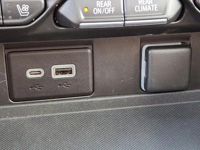 2022 Chevrolet Suburban 4WD High Country