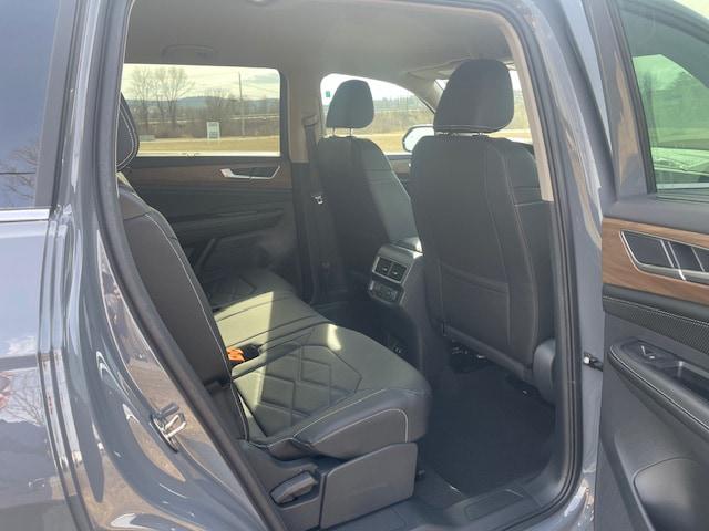 2026 Volkswagen Atlas SE with Technology