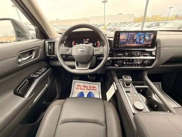 2026 Nissan Pathfinder SL