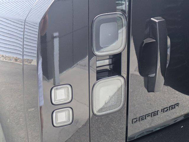 2026 Land Rover Defender P400 X-Dynamic SE