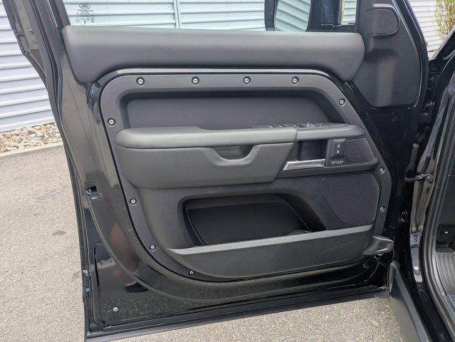 2026 Land Rover Defender P400 X-Dynamic SE