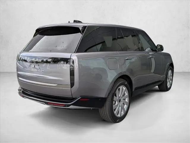 2026 Land Rover Range Rover P550e SE