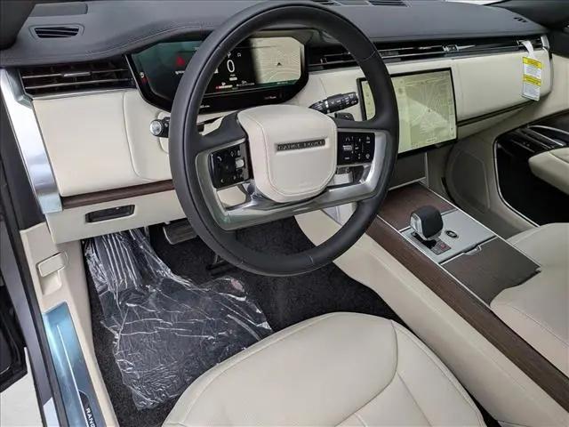 2026 Land Rover Range Rover P550e SE