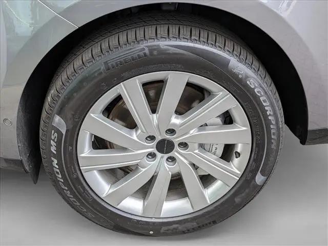 2026 Land Rover Range Rover P550e SE