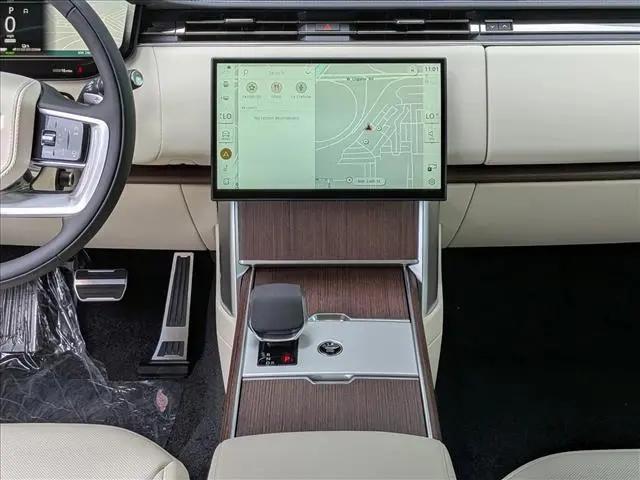 2026 Land Rover Range Rover P550e SE