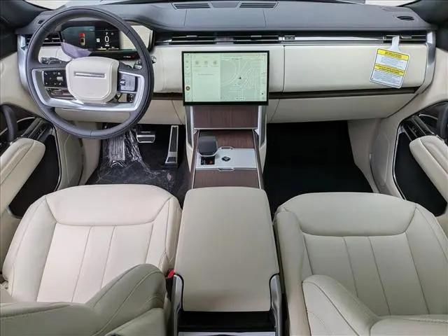 2026 Land Rover Range Rover P550e SE