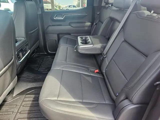 2024 GMC Sierra 1500 4WD Crew Cab Short Box SLT