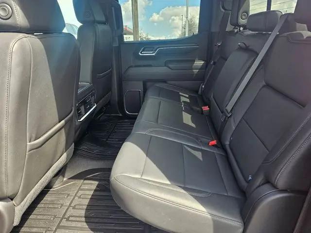 2024 GMC Sierra 1500 4WD Crew Cab Short Box SLT