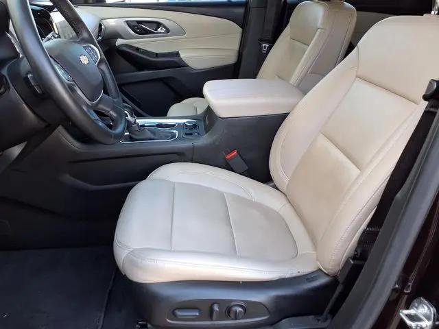2023 Chevrolet Traverse FWD LT Leather