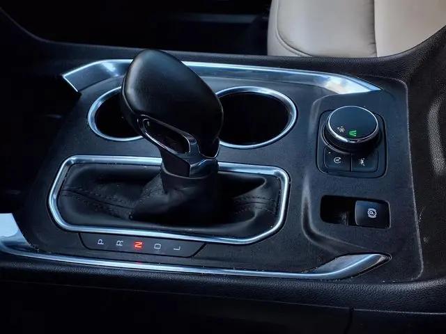 2023 Chevrolet Traverse FWD LT Leather