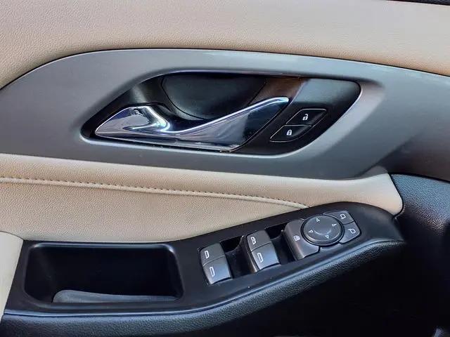 2023 Chevrolet Traverse FWD LT Leather