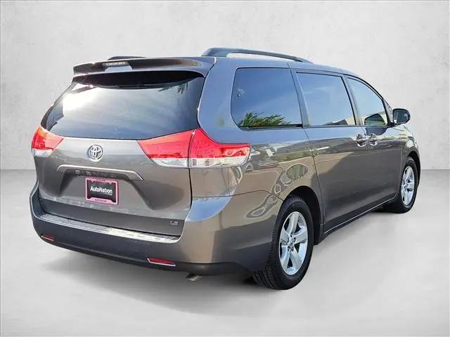 2013 Toyota Sienna LE V6 8 Passenger