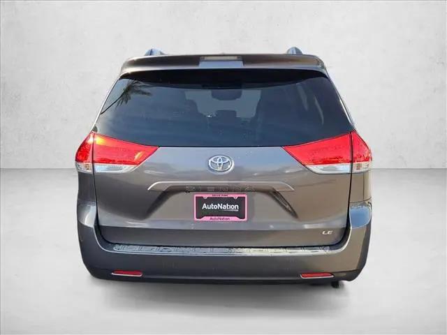 2013 Toyota Sienna LE V6 8 Passenger