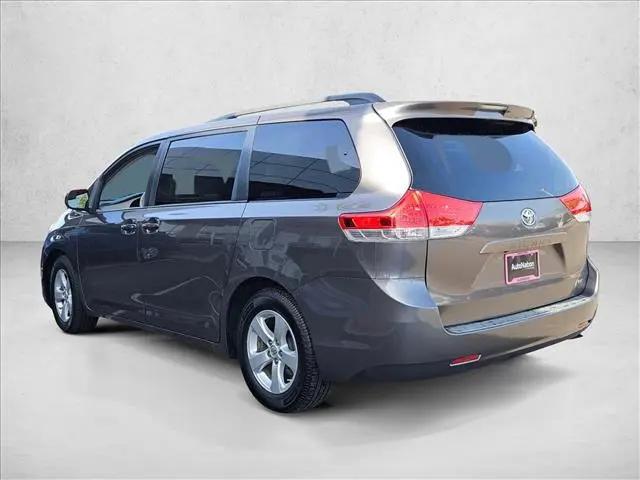 2013 Toyota Sienna LE V6 8 Passenger