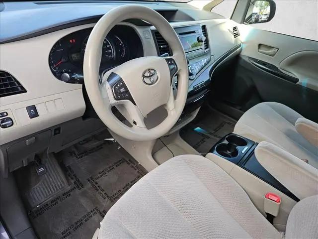 2013 Toyota Sienna LE V6 8 Passenger