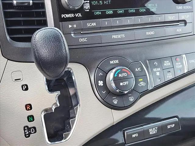2013 Toyota Sienna LE V6 8 Passenger