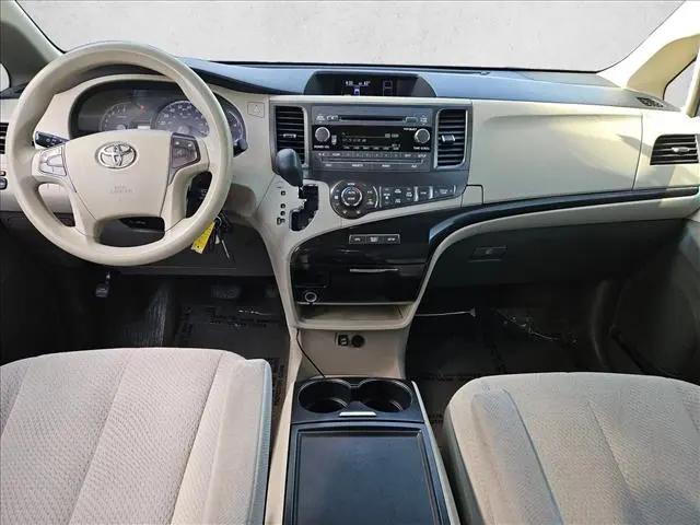 2013 Toyota Sienna LE V6 8 Passenger