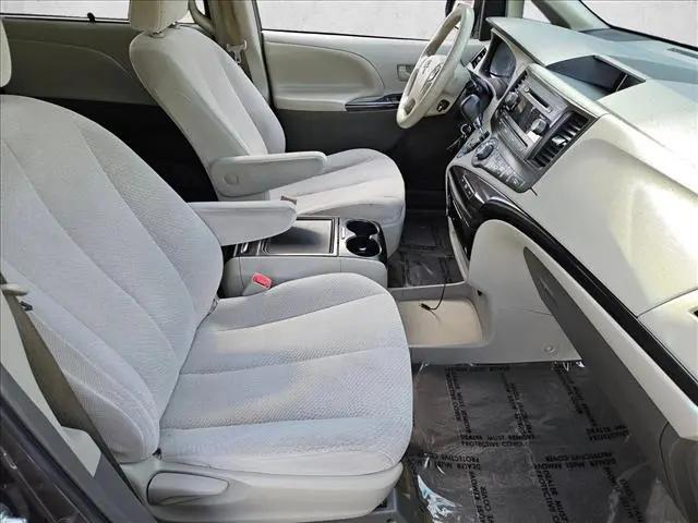 2013 Toyota Sienna LE V6 8 Passenger