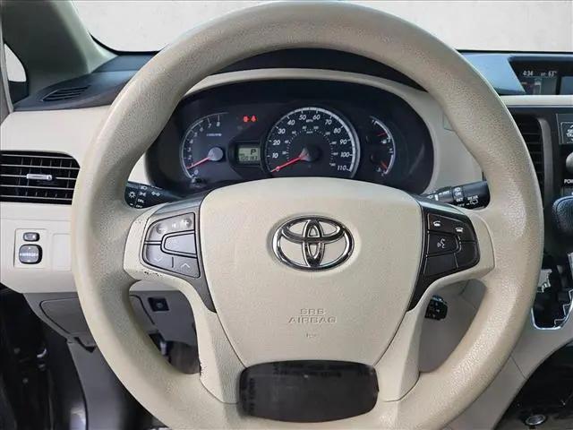 2013 Toyota Sienna LE V6 8 Passenger
