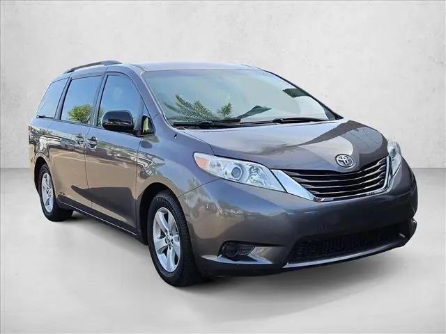 2013 Toyota Sienna LE V6 8 Passenger