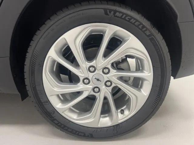 2027 Chevrolet Bolt LT FWD