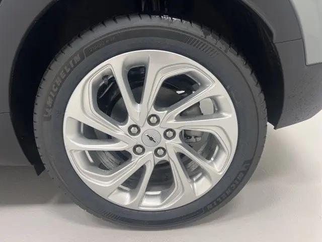 2027 Chevrolet Bolt LT FWD
