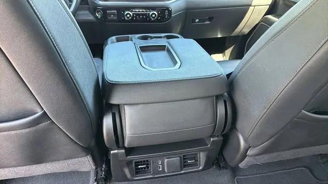 2025 GMC Sierra 1500 2WD Crew Cab Short Box SLT