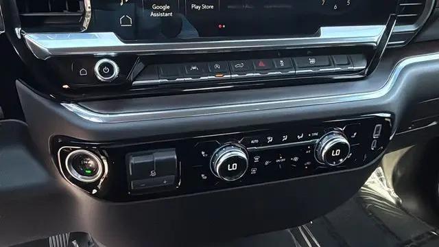 2025 GMC Sierra 1500 2WD Crew Cab Short Box SLT